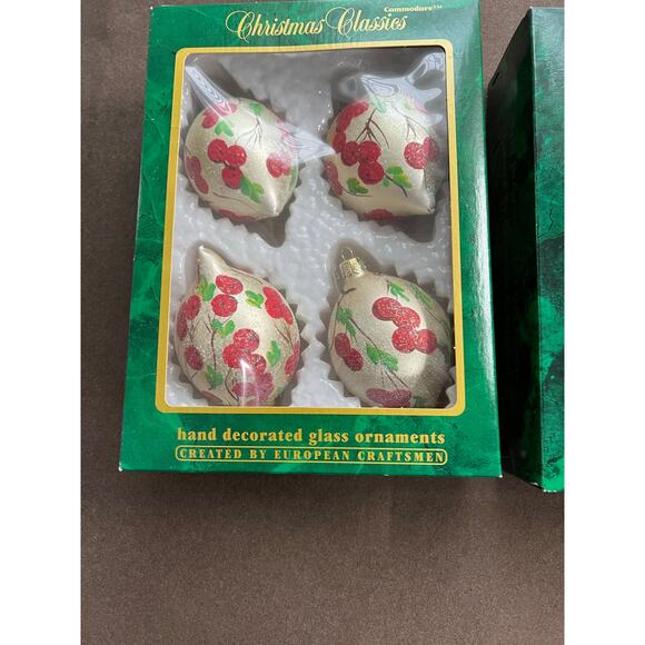 Vintage Commodore Christmas Classics Hand Decorated Glass Ornaments Hollyberry - Picture 8 of 11